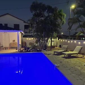  Couette-café Confort Vue Piscine